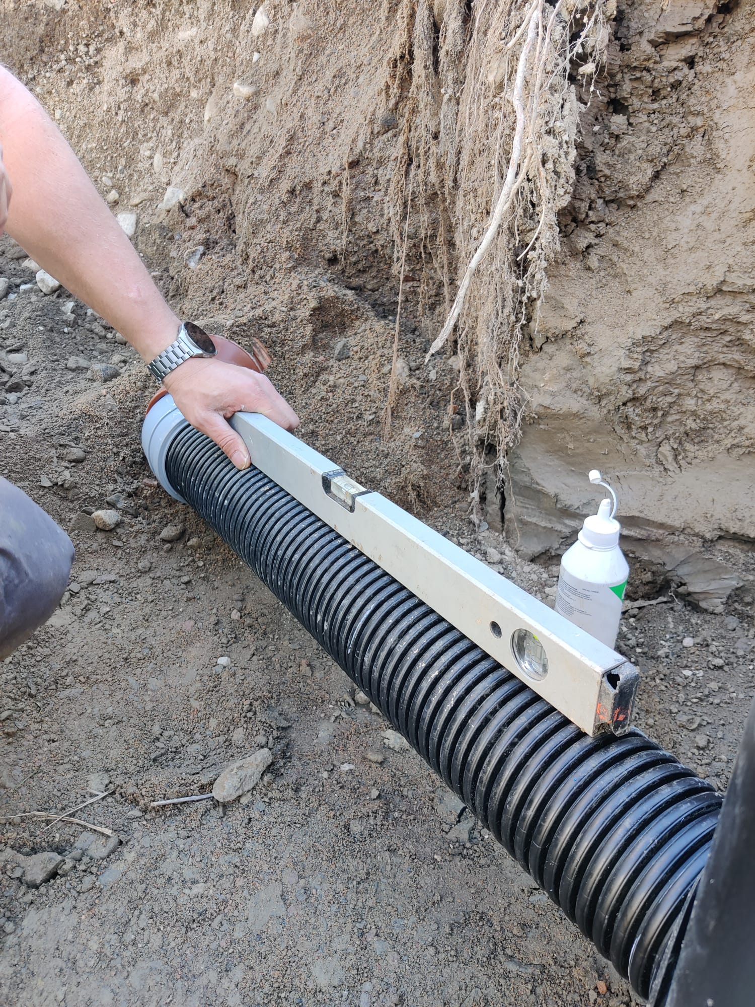 Salaojaremontin hinta ja kustannuksiin vaikuttavat tekijät omakotitalossa