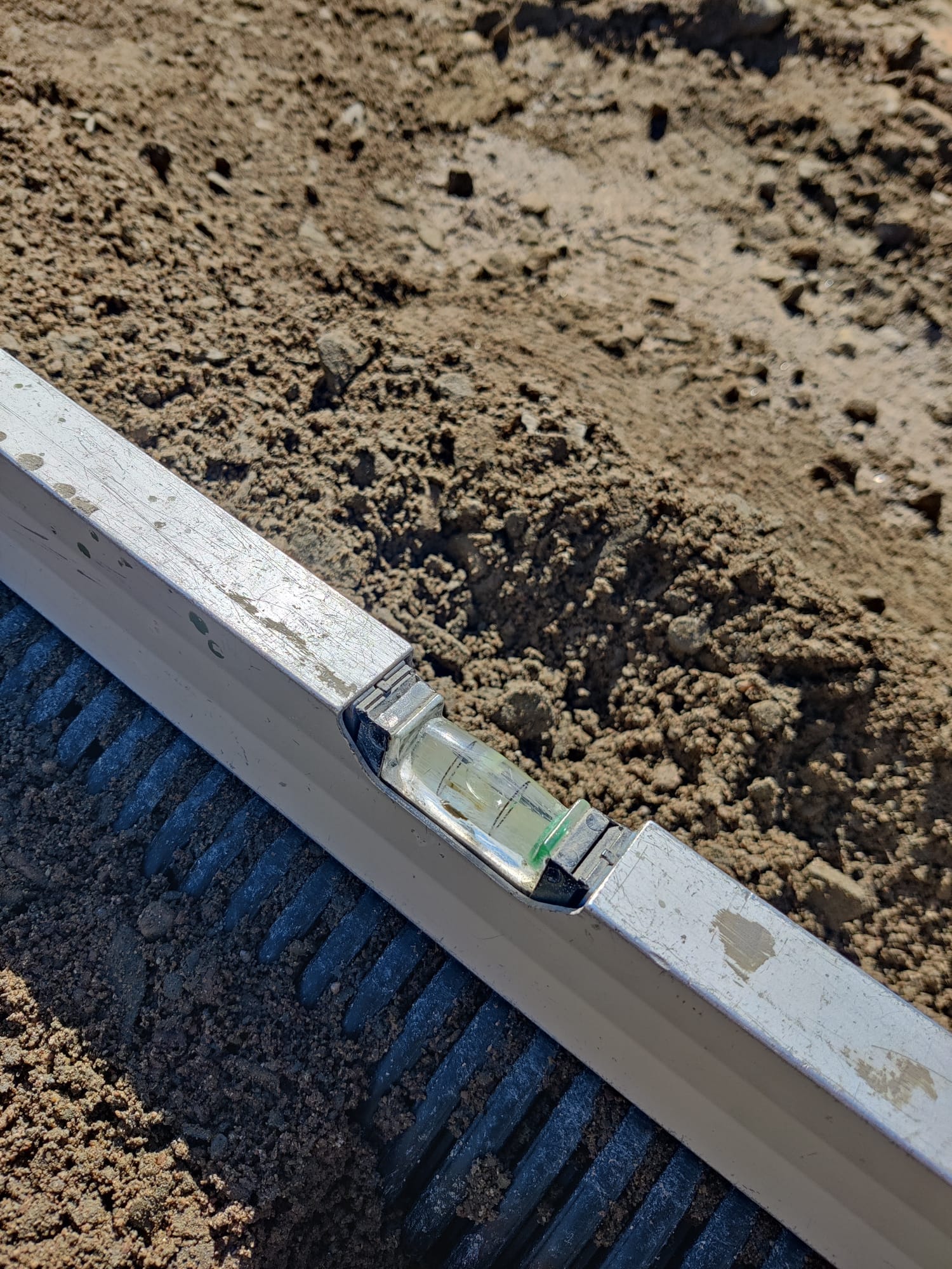 Salaojaremontin hinta ja kustannuksiin vaikuttavat tekijät omakotitalossa